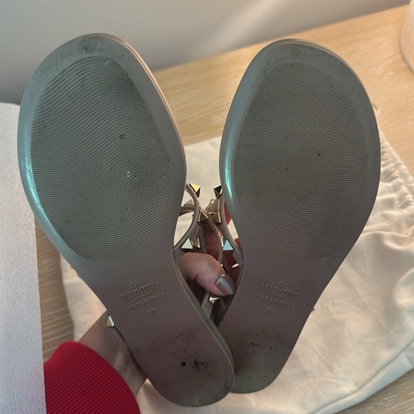 Valentino Garavani 5mm Rockstud Pvc Thong Sandal - Poudre - size 7B - Picture 12 of 12
